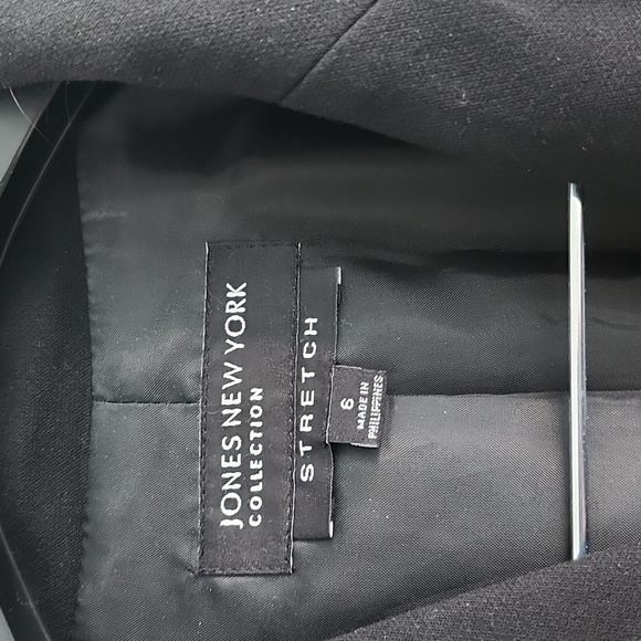 JONES NEW YORK Sz 6 Lined Black Blazer - Picture 3 of 7